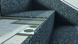 Profilé de nez de marche Renoplast SC1 moderne en aluminium étanche pour sols en résine - Profilé de bordure pour escaliers et carrelages - Product Image 2