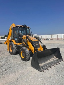 Retroexcavadora JCB 3CX14 Amarilla, Excavadora Hidráulica con Cucharón Delantero y Brazo de Excavación Trasero, Motor Perkins de 8 Toneladas para Uso en Construcción - Product Image 5