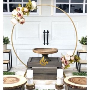 Support de gâteau en métal de haute qualité avant-gardiste Design créatif taille personnalisable à la main fleur romantique look élégant à bas prix - Product Image 5