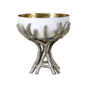 Tazón de forma redonda hecho de metal con acabado de esmalte de color negro con soporte de base chapado en oro con diseñador de flores blancas de la India - Product Image 2