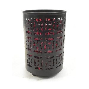 Conception découpée en métal enduit de poudre avec bougeoir en verre rouge ouragans pour la maison décorative fête de mariage décoration de table utilisation - Product Image 1