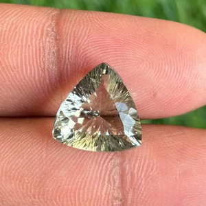 Directement de l'Inde Fabricant Améthyste verte naturelle Concav Cut Trillion de pierres précieuses en vrac polies pour la fabrication de bijoux - Product Image 1