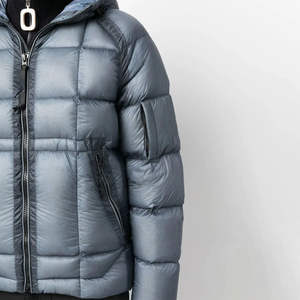 Veste matelassée de luxe pour homme, de haute qualité, conçue sur mesure, épaisse, brillante, en duvet, chaude, streetwear, fabrication OEM - Product Image 6