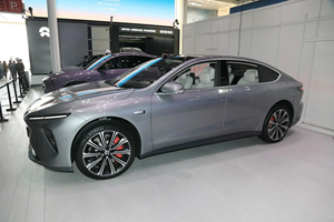 2024 LIXIANG Leading Ideal L9 Hybrid Electric SUV Ultra Range con caja de cambios automática 4 asientos Vehículos eléctricos de rango extendido - Product Image 3