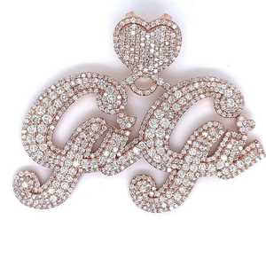 Pendentif personnalisé Gigi Cœur Chrétien avec nom, Moissanite Baguette 10 carats, sertissage griffe, en argent sterling plaqué or rose, style glacé - Product Image 2