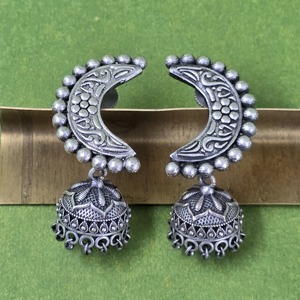 Pendientes Jhumka Indios de Plata Oxidada con Forma de Luna Creciente, Regalo para Ella - Product Image 2