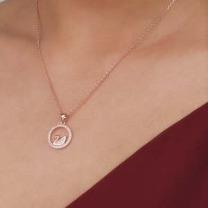 Colgante de cisne con tachuelas de circón de oro rosa, cadena de eslabones chapada en oro de rodio, regalo para amantes de los animales, Perla de diamante principal de cobre y latón - Product Image 3