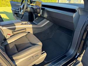 Modèle 2024 à faible kilométrage - X Dual-Motor - Intérieur haut de gamme - Sièges en cuir - Pneus R18 - Caméra arrière - Transmission automatique - Product Image 4