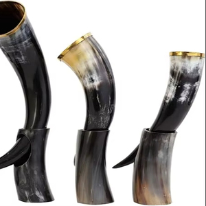 Cuerno vikingo para beber con soporte Jarra de cerveza Juego de tronos Jarra de cerveza medieval, Copa de cuerno Mejor regalo de boda para padrinos de boda - Product Image 1