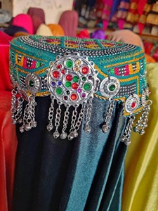 Barrette à cheveux traditionnelle afghane vintage en tissu brodé à la main - Accessoire de cheveux ethnique unisexe - Product Image 2