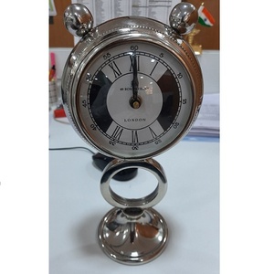 Nouvelle conception d'horloge de table en laiton poli avec un thème d'amour pour Noël - Product Image 3