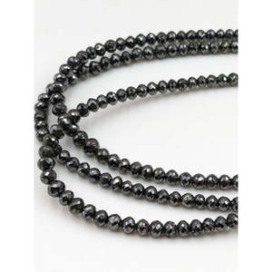 Collier en diamant noir naturel avec perles facettées rondes de 3,5 à 4,5 mm - Product Image 2