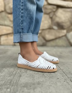 Sandales plates en cuir tissé blanc pour femmes, sandales plates à enfiler, coussinées, antidérapantes, respirantes, légères, confortables, chaussures décontractées d'été - Product Image 3