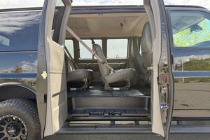 EXTREMADAMENTE LIMPIO, CON VOLANTE A LA DERECHA/IZQUIERDA, GM-C SAVANA LT 3500 4WD 2024, MOTOR V8 DE 6.6 LITROS, LISTO PARA ENTREGAR - Product Image 5