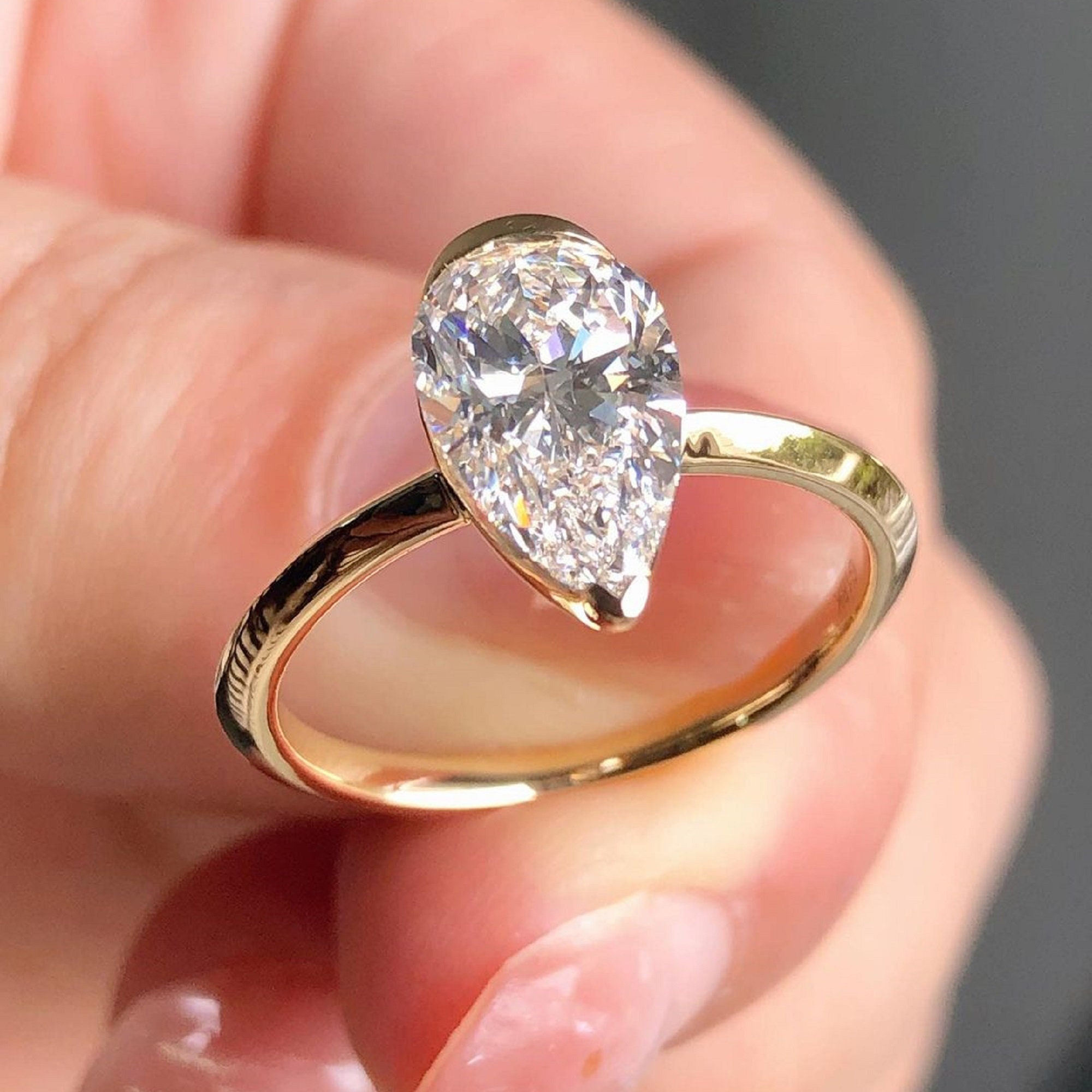 สีเหลืองทอง