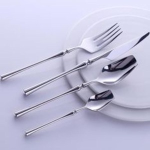 Juego completo de cubiertos de acero inoxidable para comedor con diferentes tamaños, perfecto para comidas diarias, fiestas y ocasiones especiales - Product Image 1