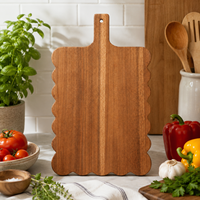 Planche à découper en bois d'acacia massif avec bord festonné et poignée pour la préparation et la découpe de viande et de légumes en cuisine