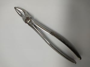 Pince dentaire standard en acier inoxydable à motif américain, extraction manuelle des dents Fig. 53R pour les molaires supérieures droites - Product Image 2