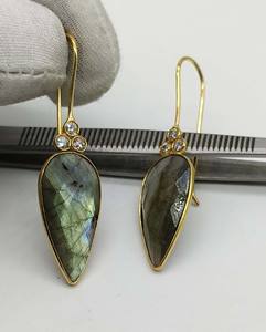 Boucles d'oreilles pendantes de mariage Boho en argent sterling 925 avec pierres précieuses sculptées en labradite et zircon cubique plaqué or - Product Image 4