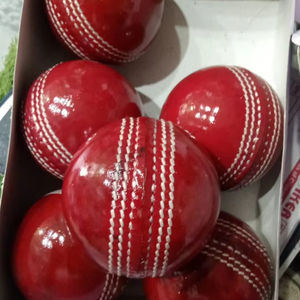 Pratique de match professionnel Cricket Hardball cousu à la main en cuir de qualité supérieure Options synthétiques de qualité supérieure pour - Product Image 1