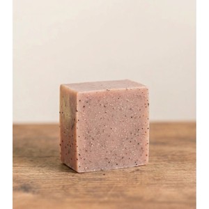 Saponetta naturale fatta a mano con rose e cinorrodi - Product Image 2