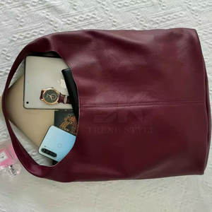 Sac Hobo en Cuir de Haute Qualité Personnalisé à Teinte Unique Étanche Vente en Ligne Sac Hobo en Cuir à Teinte Unique - Product Image 2