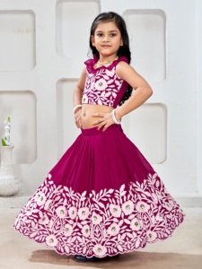 Ensemble Lehenga Choli ethnique pour filles Shoryam Fashion, magnifique Ghagra Choli rose Rani à motifs floraux, bord festonné, détails en sequins, pour les fêtes - Product Image 5