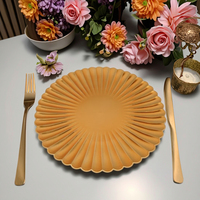 Assiette de présentation classique en plastique de 13 pouces, motif végétal peint à la main, couleur personnalisée, pour décoration de table de mariage et de maison, vente en gros