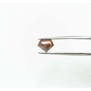 Diamante natural suelto de sal y pimienta, facetado en pentágono, 6.2-7.7 mm, 1.3 Ct, claridad VS2, buen corte, certificado IGI para uso en joyería - Product Image 2