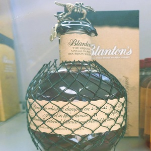 Whisky Bourbon Blantons Gold Edition Original Single Barrel de qualité supérieure, goût doux, 46,5 %, 750 ml, 700 ml en vente - Product Image 4