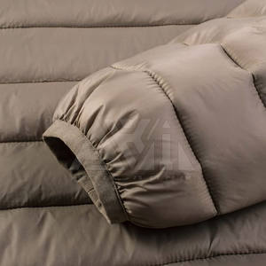 Chaqueta de Invierno para Hombre de Alta Calidad y Bajo Precio, Cuello Alto, Logotipo Frontal, Ecológica, Transpirable, Diseño Único, Contraste de Color - Product Image 4