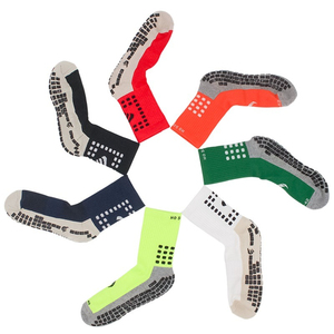 Venta al por mayor de moda nuevo diseño deporte hombres corriendo antideslizante tubo trampolín personalizado calcetines fútbol deportes calcetines de agarre - Product Image 3