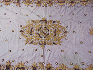 Ensemble de nappe de mariage et de banquet en polyester élégant Tissu brodé doré de luxe avec housses de chaise et de table pour un repas à 6 places - Product Image 2