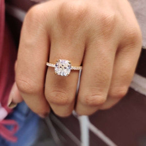 Bijoux à la mode 10K or blanc taille coussin Moissanite diamant 2.00 carats Solitaire bague en diamant pour les femmes - Product Image 4