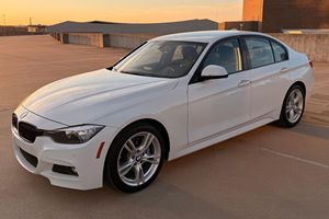 BMW 330i Sedán 2017 Usado en Excelentes Condiciones - Product Image 4