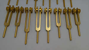 ชุดส้อมเสียงโซลเฟจิโอ 9 เสียง และชุดส้อมเสียงจักระทอง 9 เสียง ปรับจูนไว้ที่ .25Hz สำหรับการบำบัดด้วยเสียง - Product Image 2