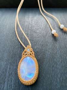 Nouveauté : Pendentif de fiançailles ou de mariage en macramé vintage fait main avec pierre de calcédoine verte sertie en forme ovale de 22 à 25 mm - Product Image 6