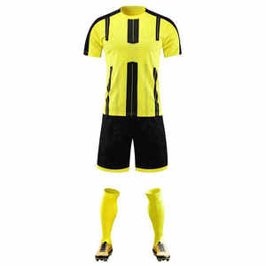 Ensemble de vêtements de football pour hommes de haute qualité Combinaison d'entraînement à manches courtes personnalisée avec un bon service OEM - Product Image 3