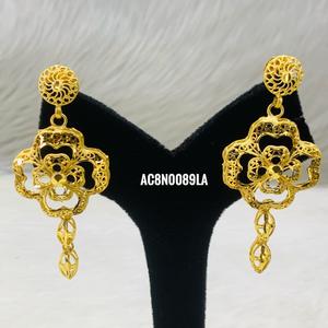 Conjunto de collar largo chapado en oro con patrón de flores Cadena de caja Joyería de moda para bodas-Material de latón en línea - Product Image 2