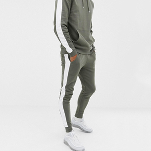 2025 venta al por mayor Casual Skinny Hoodie pantalones de chándal lado raya dos piezas personalizado poliéster polar chándal conjunto hombres ropa deportiva - Product Image 3