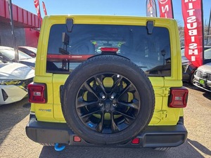 Jeep Wrangler 4xe Sahara 4dr SUV 4WD 2023 Usado y Confiable (2.0L 4 cilindros Turbo) - Product Image 2