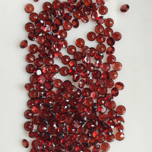 พลอยโกเมนแดงธรรมชาติ 4.25 มม. ทรงกลมเจียระไนแบบบริลเลียนท์ คุณภาพดีที่สุด สำหรับทำเครื่องประดับ - Product Image 4