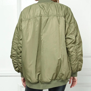 Blouson d'hiver pour femme personnalisable avec corps isolé, couture de qualité supérieure, fermeture éclair robuste et production en marque privée - Product Image 5