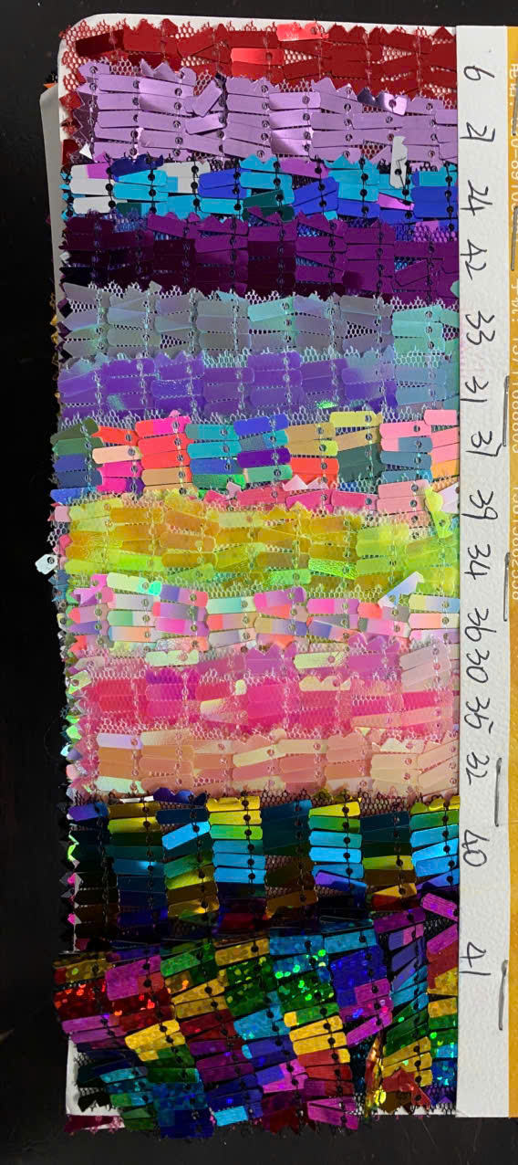 มีสีเขียวขุ่น