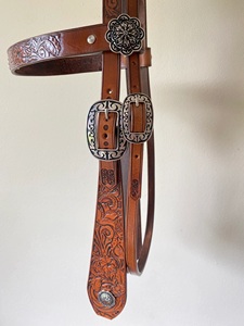 หัวม้าแบบตะวันตกสำหรับขี่ม้าหนังแกะสลักมือดีไซน์แบบพรีเมียม - Product Image 3