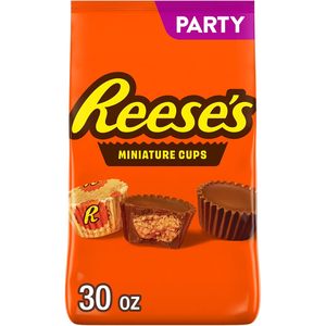 REESE'S Miniatures Milk Chocolate Peanut Butter Cups, Candy Party Pack, 30 oz - Product Image 4