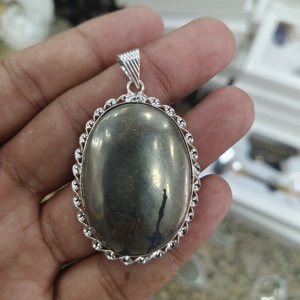 Pendentifs de forme ovale en pyrite naturelle Son augmentation de la force de la volonté énergétique et de la confiance Connexion au chakra du plexus solaire - Product Image 4