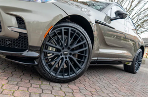 SD7VUJDW9TTV14043 รถยนต์อุตสาหกรรม OEM ระดับหรู SUV ขับเคลื่อนสี่ล้อ AWD เครื่องยนต์ 4.0 ลิตร ทวินเทอร์โบ V8 697 แรงม้า แรงบิด 900 นิวตันเมตร ความเร็วสูงสุด 310 กม./ชม. ไมล์น้อย รับประกัน 3 ปี - Product Image 6