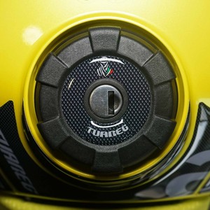 Protezione Adesiva 3D per Tappo Serbatoio in Fibra di Carbonio e Plastica per Aprilia Tuareg 660 2022-2025 - Product Image 3