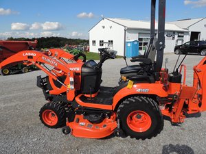 Tractor Compacto Usado 2017 BX23S 4WD con Cargador Frontal y Segadora Trasera para Trabajo en Campo - Product Image 2